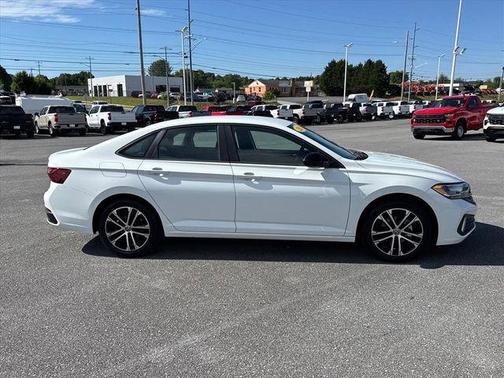 Pure White 2022 Volkswagen Jetta 1.5T Sport