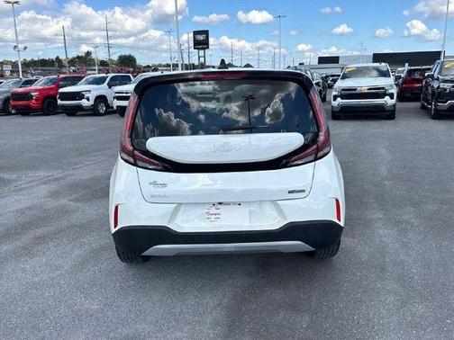 Snow White Pearl 2023 Kia Soul EX