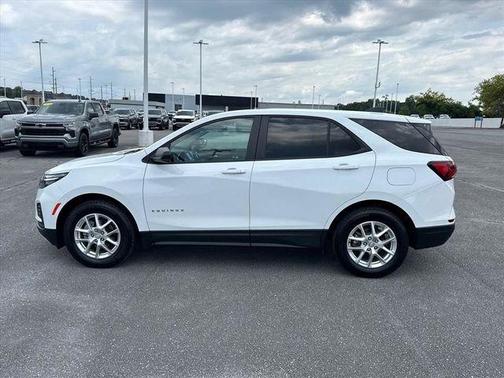 Summit White 2022 Chevrolet Equinox LS