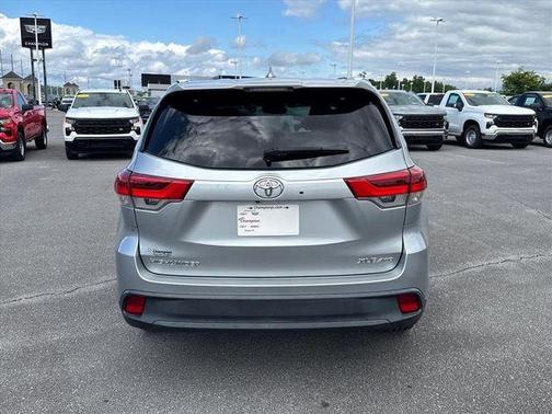Celestial Silver Metallic 2019 Toyota Highlander XLE