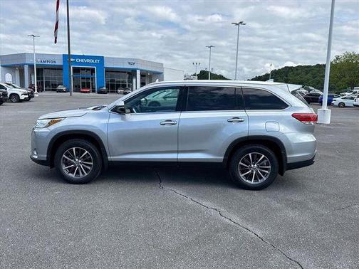 Celestial Silver Metallic 2019 Toyota Highlander XLE