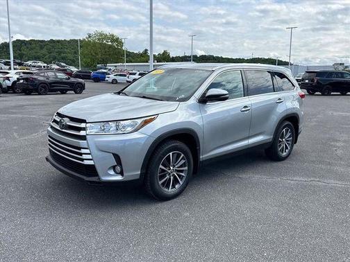 Celestial Silver Metallic 2019 Toyota Highlander XLE
