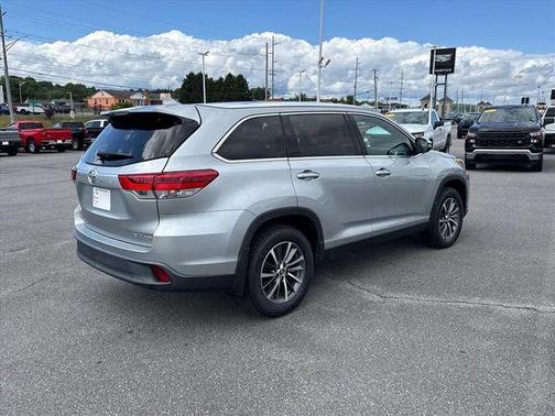 Celestial Silver Metallic 2019 Toyota Highlander XLE
