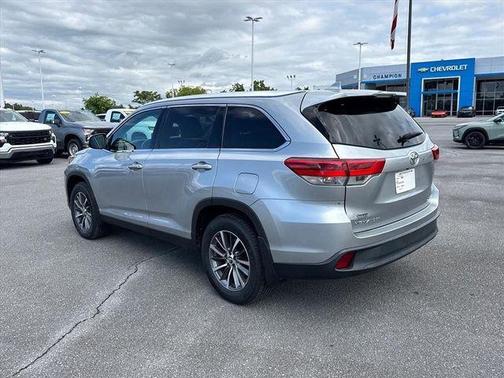 Celestial Silver Metallic 2019 Toyota Highlander XLE
