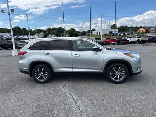 Celestial Silver Metallic 2019 Toyota Highlander XLE