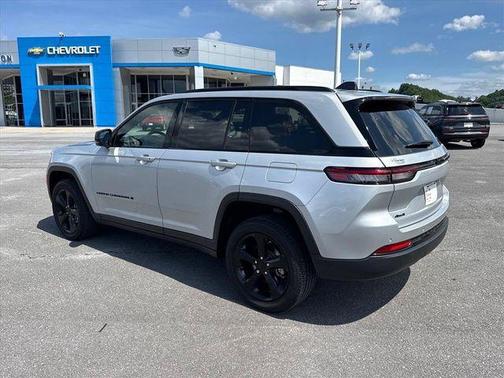 Silver 2023 Jeep Grand Cherokee Altitude