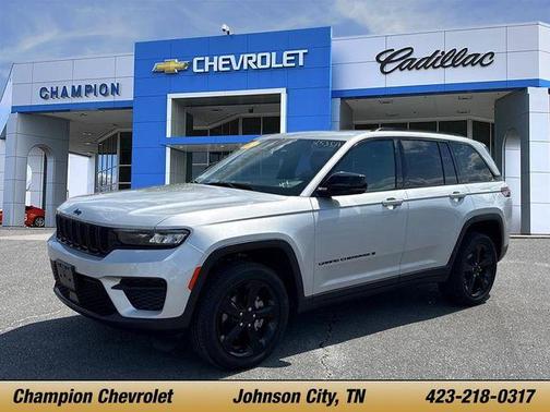 Silver 2023 Jeep Grand Cherokee Altitude