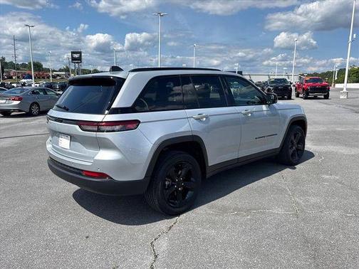 Silver 2023 Jeep Grand Cherokee Altitude