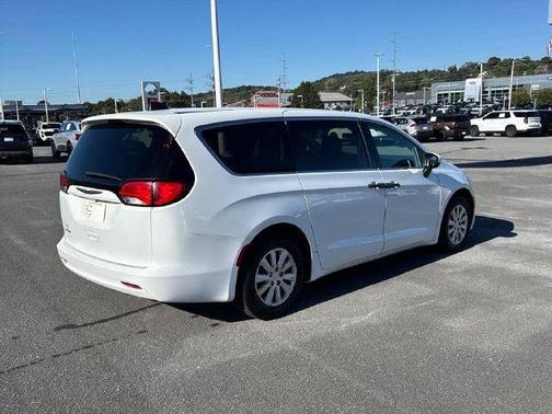 Bright White Clearcoat 2020 Chrysler Voyager L