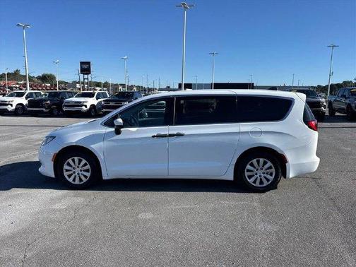 Bright White Clearcoat 2020 Chrysler Voyager L