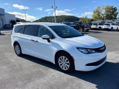 Bright White Clearcoat 2020 Chrysler Voyager L