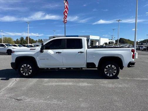 Summit White 2024 Chevrolet Silverado 2500 Custom