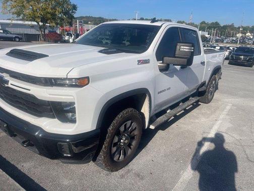 Summit White 2024 Chevrolet Silverado 2500 Custom