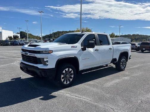 Summit White 2024 Chevrolet Silverado 2500 Custom