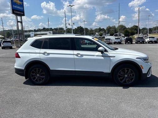 Pure White 2022 Volkswagen Tiguan 2.0T SE