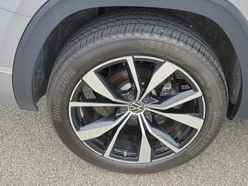 Silver Mist Metallic 2025 Volkswagen Atlas 2.0T SEL PREMIUM R-LINE
