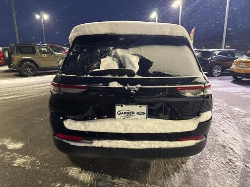 2022 Jeep Grand Cherokee BASE