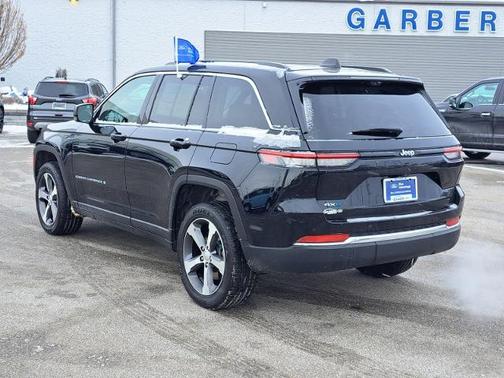 2022 Jeep Grand Cherokee BASE