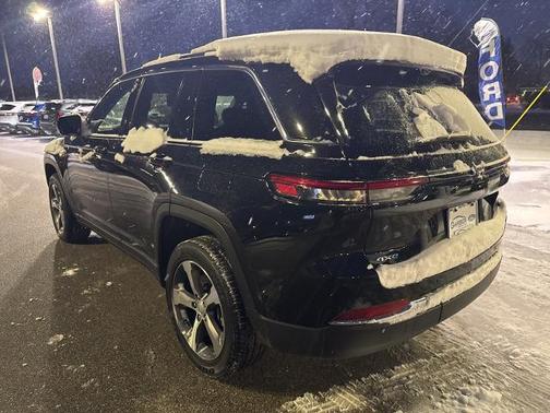 2022 Jeep Grand Cherokee BASE