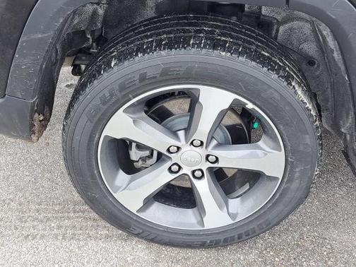 2022 Jeep Grand Cherokee BASE