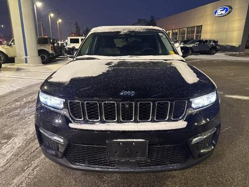 2022 Jeep Grand Cherokee BASE