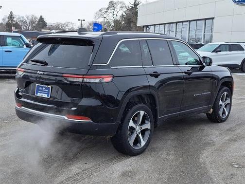 2022 Jeep Grand Cherokee BASE