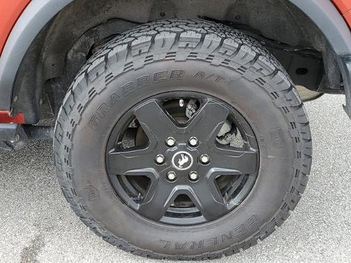 HOT PEPPER RED MET TINT CC 2024 Ford Bronco BLACK DIAMOND