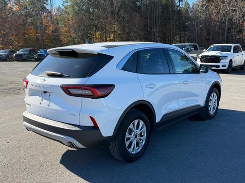 Oxford White 2023 Ford Escape Active