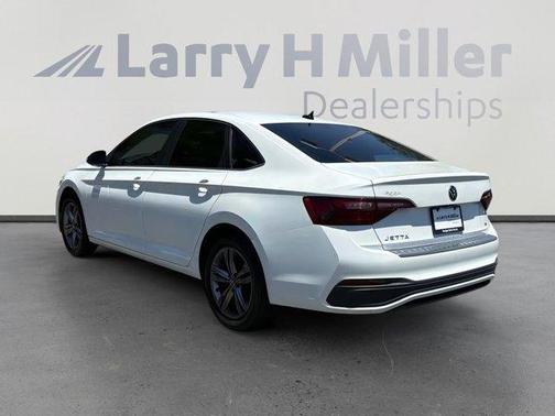 Opal White Pearl Effect 2023 Volkswagen Jetta 1.5T SE