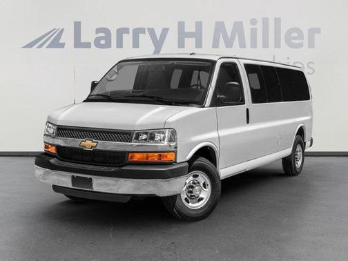 Summit White 2018 Chevrolet Express 3500 LS