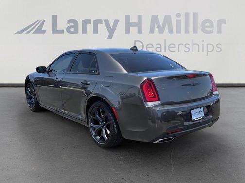 2022 Chrysler 300 Touring L