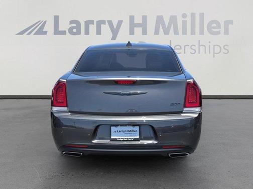 2022 Chrysler 300 Touring L