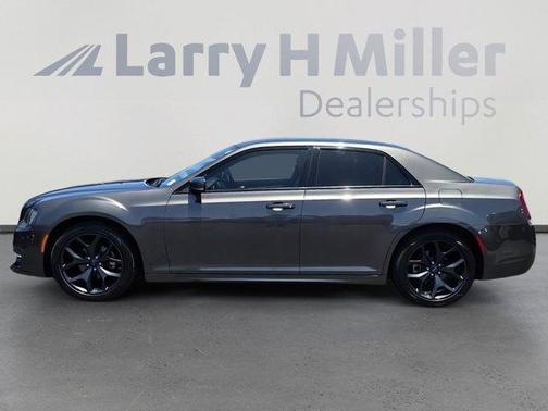 2022 Chrysler 300 Touring L