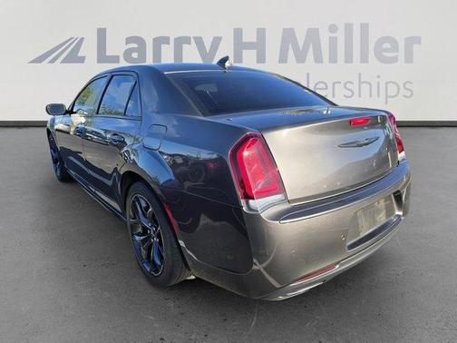 2022 Chrysler 300 Touring L