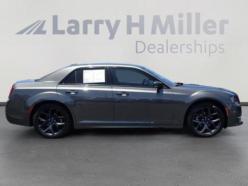 2022 Chrysler 300 Touring L