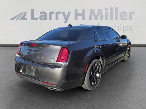 2022 Chrysler 300 Touring L