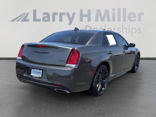 2022 Chrysler 300 Touring L