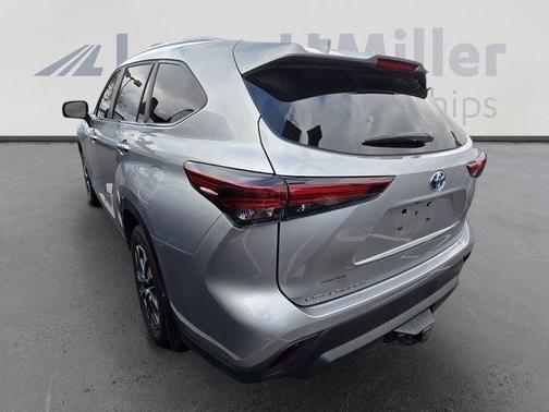 2024 Toyota Highlander Hybrid XLE