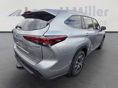 2024 Toyota Highlander Hybrid XLE