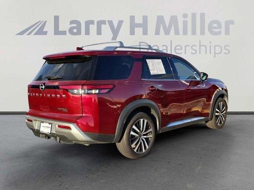 2023 Nissan Pathfinder Platinum