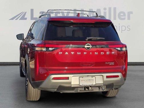 2023 Nissan Pathfinder Platinum