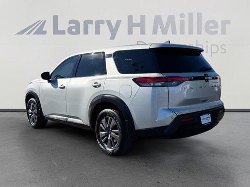 2024 Nissan Pathfinder S