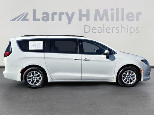 2021 Chrysler Voyager LXI