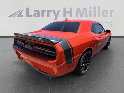 2016 Dodge Challenger 392 Hemi Scat Pack Shaker