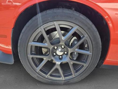 2016 Dodge Challenger 392 Hemi Scat Pack Shaker