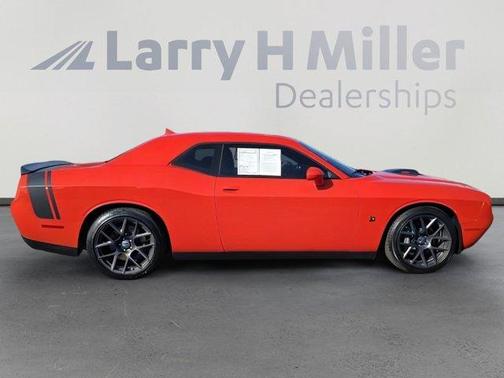 2016 Dodge Challenger 392 Hemi Scat Pack Shaker