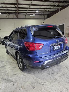 2017 Nissan Pathfinder S