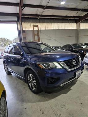 2017 Nissan Pathfinder S