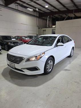 Quartz White Pearl 2016 Hyundai SONATA SE