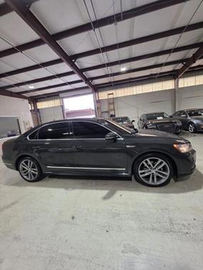 2017 Volkswagen Passat 1.8T R-Line w/Comfort